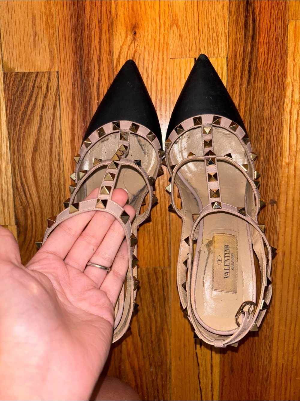 Valentino Black Point-Toe Pump with Nude Rockstud Straps - Picture 5 of 8